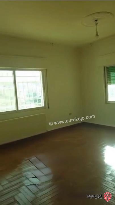 شقة أرضية مساحة 310م داخلي و 100م خارجي للبيع في عمان - الجبيهة 