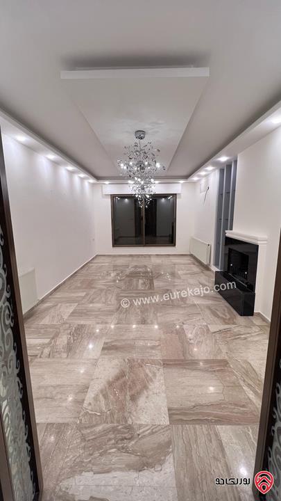 شقة طابق أخير مع روف مساحة 280م باطلالة خلابة للبيع في عمان - ضاحية النخيل من المالك مباشرة 