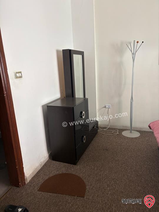 شقة مساحة 160م طابق ثالث للايجار مفروشة في عمان - دير غبار
