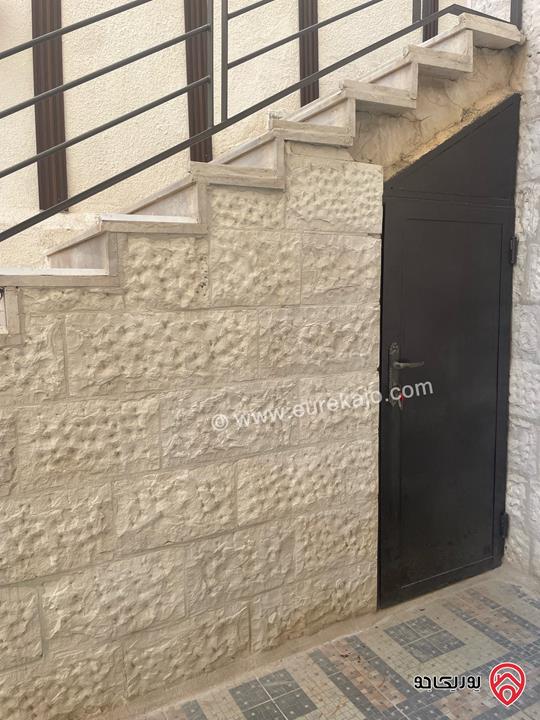 شقة دوبلكس طابق أرضي وشبه ارضي مساحة 310م داخلي و 300م خارجي للبيع في عمان - أم أذينة من المالك