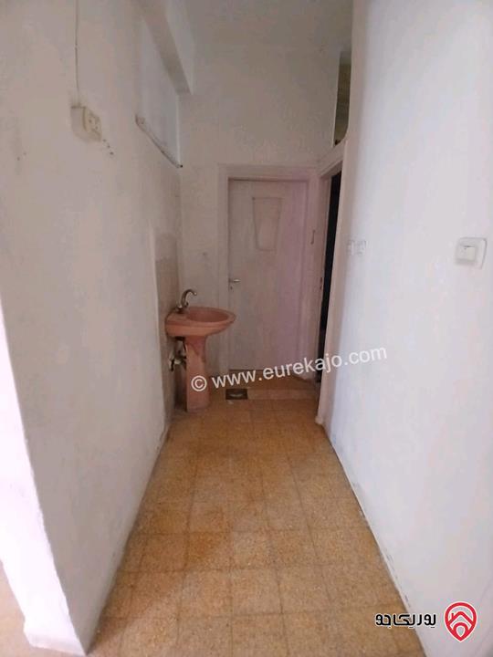 شقة مساحة 110م طابق تسوية للبيع في عمان - جبل التاج إشارات حي ام تينة والتاج شارع السيراوية 