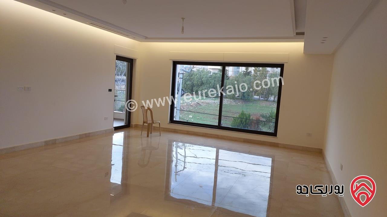 شقة طابق اول مساحة 270م للبيع في عمان - دير غبار 