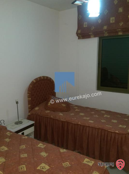 شقة مفروشة فاخرة طابق ثالث 145م مع روف 85م للبيع في عمان - عبدون 