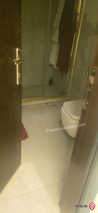 شقة ارضية مساحة 248م مع توسعة 10م مقززة حديقة وتراسات 350م للبيع في عمان - ام اذينة