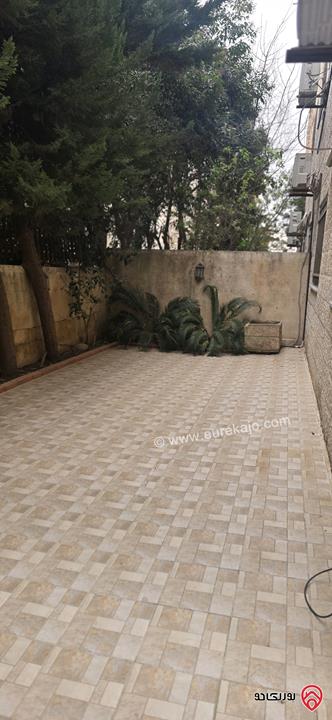 شقة ارضية مساحة داخلية 168م وتوسعة 25م حديقة وتراسات 200م للبيع في عمان - دير غبار