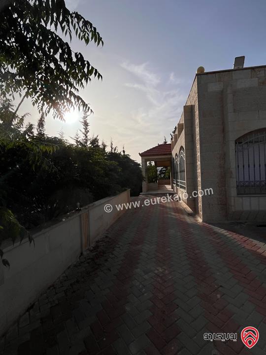 فيلا مساحة 500م على أرض 3 دونم و 750م للبيع في جرش 