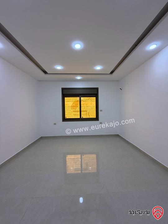 شقة طابق اول مساحة داخلية 150 متر سوبر ديلوكس للبيع في عمان - طبربور 