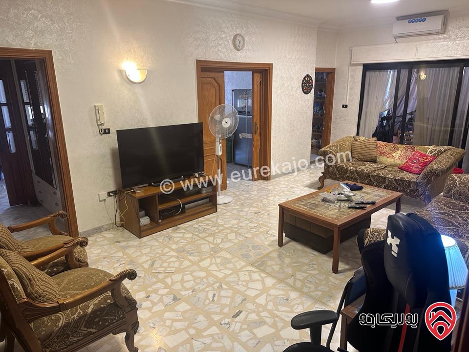 شقة واسعة مريحة مساحة 211م على شارعين تصميم كلاسيك للبيع في عمان - أم أذينة