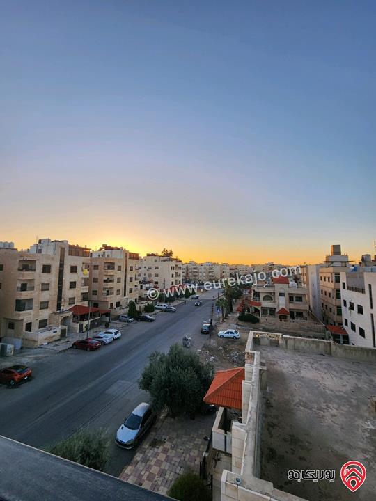 شقة طابق ثالث مساحة 130م داخلي و ترس 60م للبيع في عمان - ضاحية الحاج حسن 