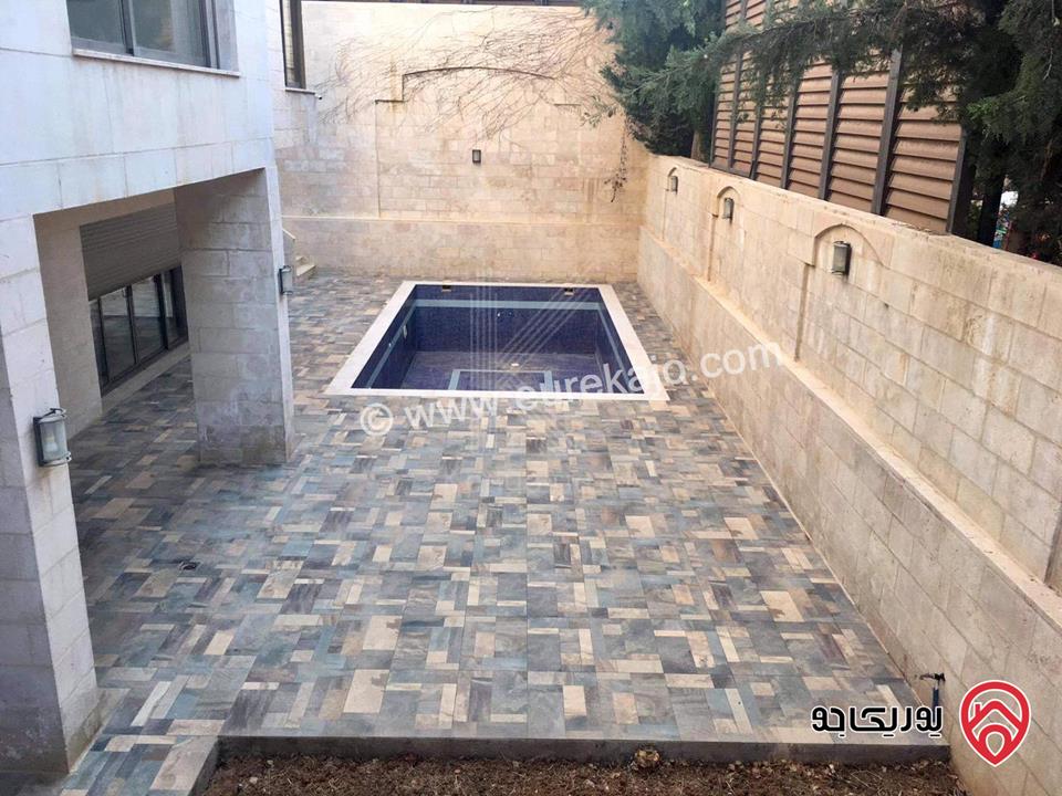 فيلا مستقلة و مميزة مساحة الأرض 924م مساحة البناء 1250م للبيع في عبدون مع مسبح خاص و حديقة