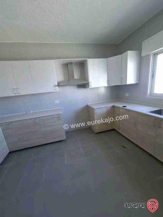 شقة مجددة بالكامل طابق ثالث مع مصعد مساحة 190م للايجار في عمان - خلدا 