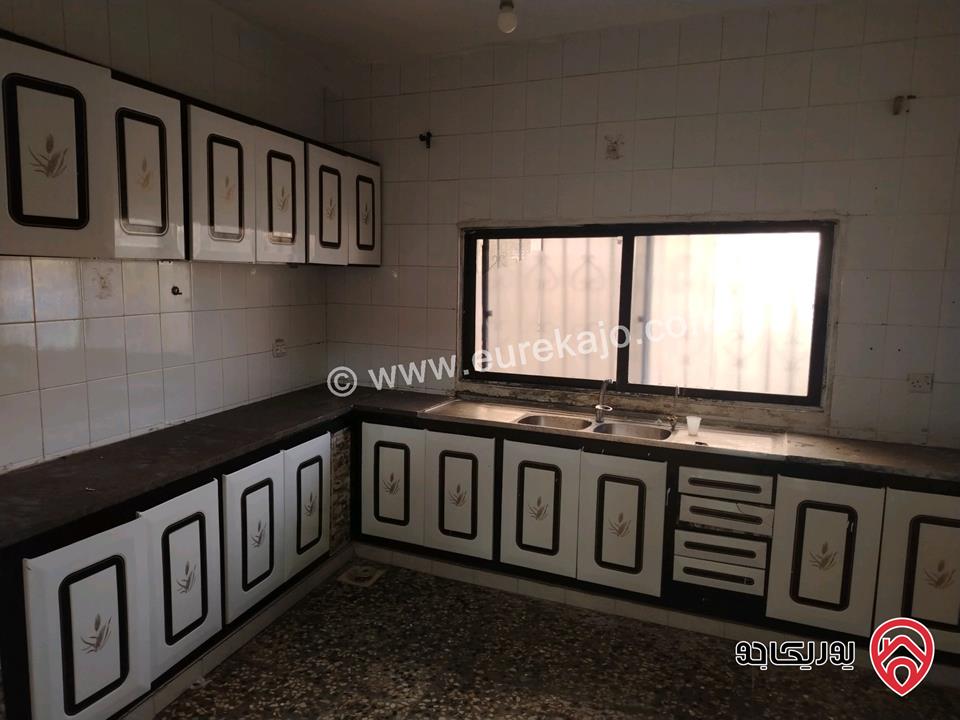 شقة أرضية مساحة 180م داخلي و 70م خارجي مع مدخل مستقل للبيع في اربد - الحي الجنوبي