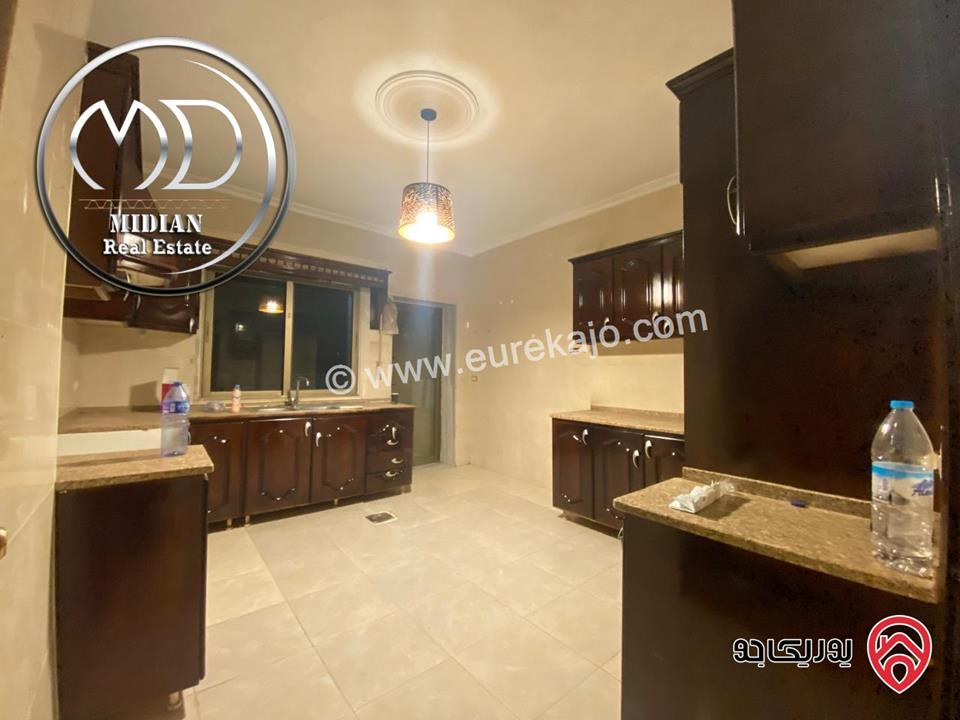 شقة للبيع في عمان - أجمل مواقع الجاردنز طابق ثاني مساحة 220م 4 نوم تشطيبات و ديكورات سوبر ديلوكس بسعر مميز جداً
