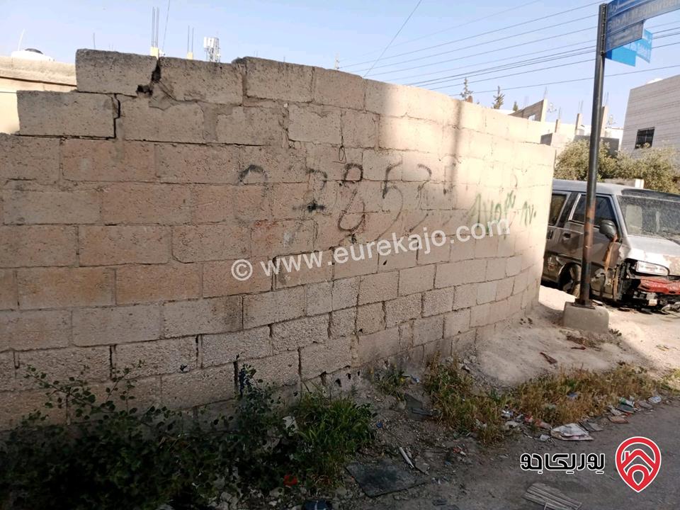 قطعة ارض مساحتها 819 متر مربع تنظيم سكني أ، تقع على شارعين، واصل جميع الخدمات للبيع في الزرقاء - منطقة حي الرشيد الرصيفة