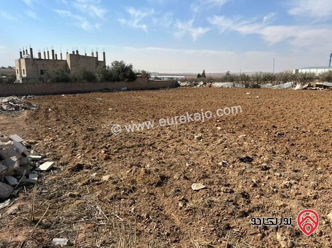 قطعة أرض مفروزة مساحة 3 دونم و 800م للبيع في مادبا - حواره