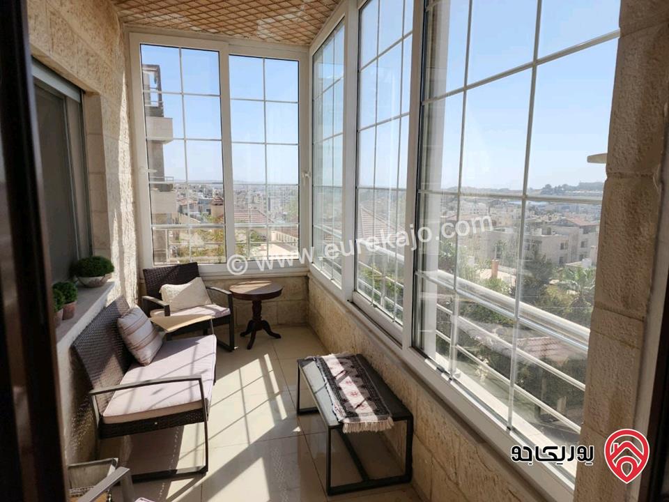 شقة طابقية مع روف المساحة الكلية 490م للبيع في عمان - خلدا مطلة على دابوق