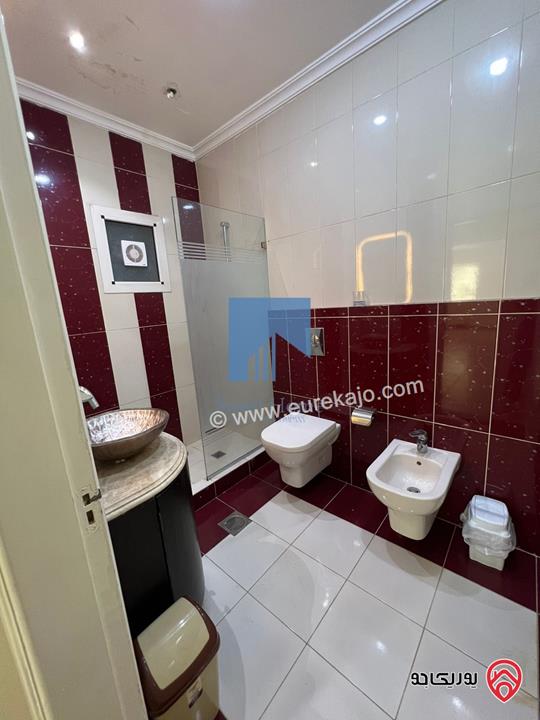 شقة أرضية مفروشة 200م مع حديقة وترسات 150م للبيع في جبل عمان 