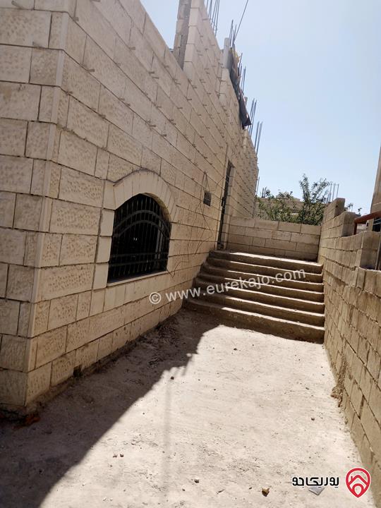 بيت مستقل مساحة 170م على أرض 320م للبيع من أراضي عطل الرصيفه - ماركا الشمالية