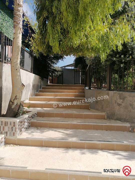 مزرعة ومنتجع مساحة الأرض 3 دونم و 700م والبناء 250م للبيع في اربد - كفر سوم قوشان مستقل استثمارية وسكنية