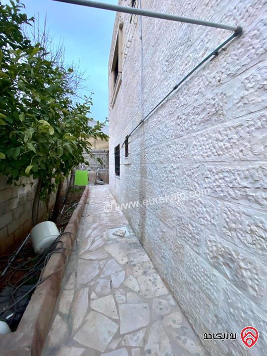 بيت مستقل مساحة 400م على ارض 360م للبيع في عمان - ابو علندا المستندة الطبقة الشرقية 