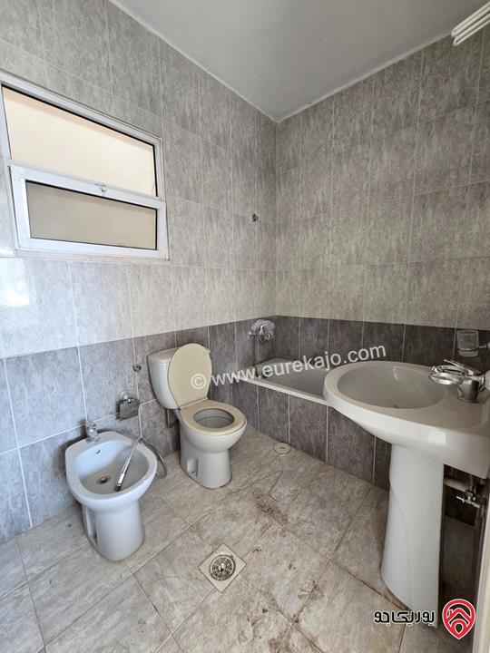 شقة طابق ثاني مساحة 120م للبيع في عمان - الرابية