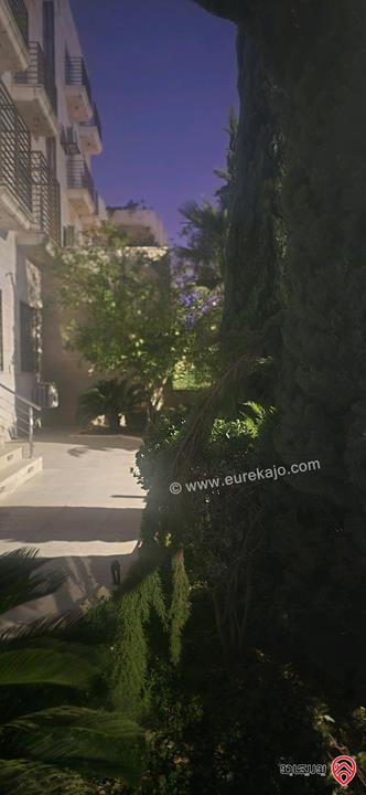 شقة ارضية مساحة 248م مع توسعة 10م مقززة حديقة وتراسات 350م للبيع في عمان - ام اذينة