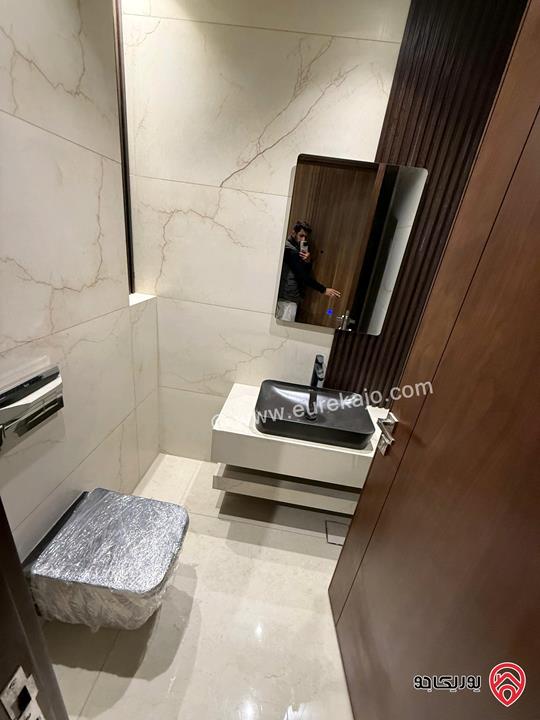 شقة فاخرة سوبر ديلوكس طابق أول مساحة 200م للإيجار في عمان - طريق المطار