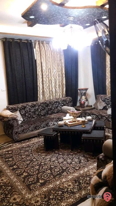 شقة طابقية مساحة 155م للبيع في الزرقاء - البتراوي؛ شارع الوينك