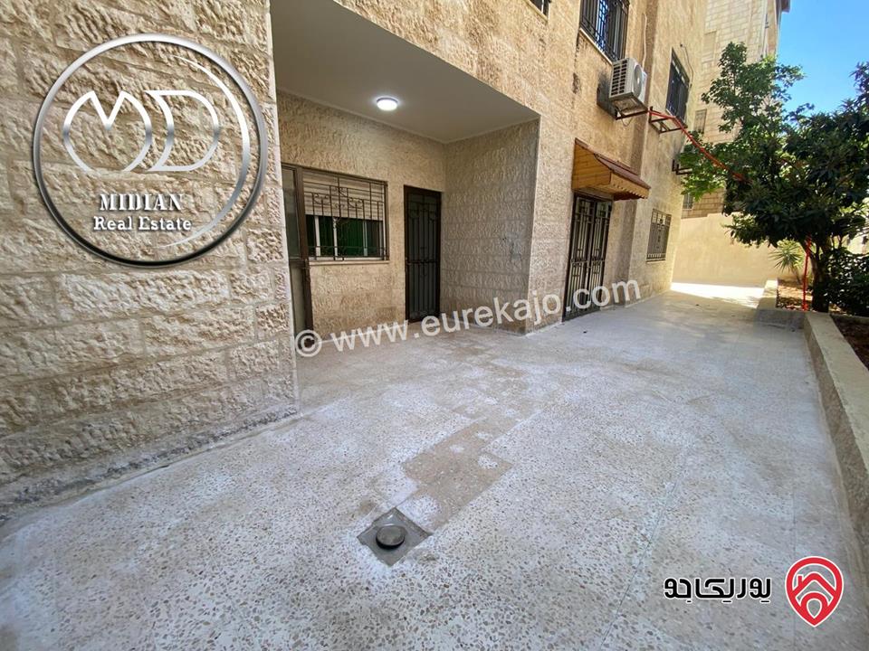 شقة ارضية للبيع في عمان - الجاردنز مساحة 170م مع ترس و حديقة 250م تشطيبات و ديكورات فاخرة بسعر مميز جداً