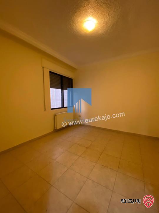 شقة مميزة طابق ارضي معلق 135م تشطيب سوبر ديلوكس للبيع في عمان - خلدا