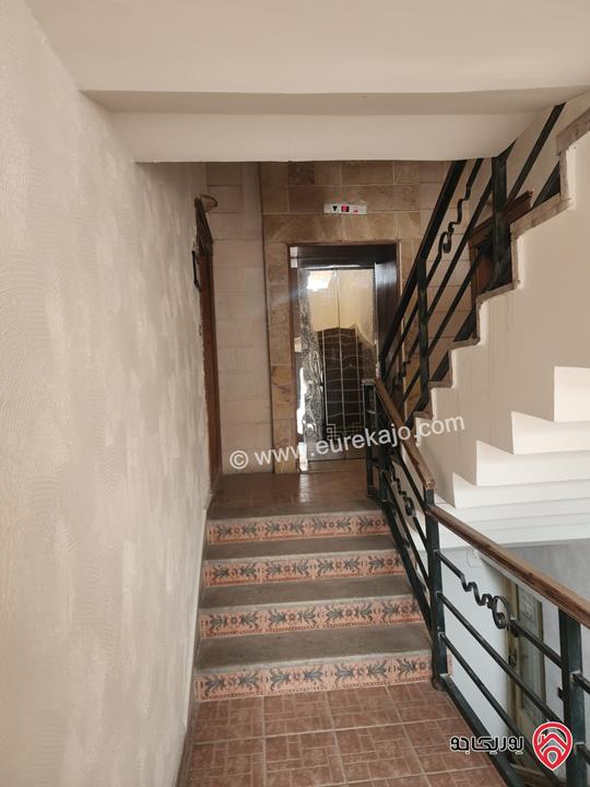 شقة فارغة طابق ثالث مساحة 200م للايجار في عمان - ام اذينة 