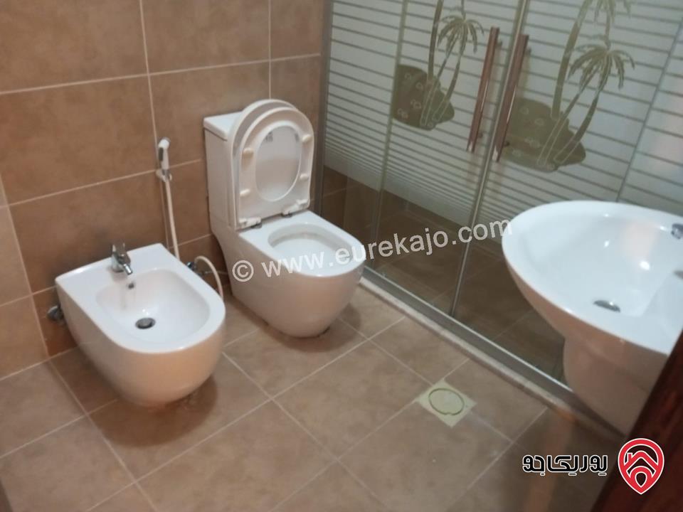 شقة بتشطيبات فاخرة مساحة 150م طابق تسوية ومدخل مستقل – مشمسة ومهوّاة للبيع في عمان – ضاحية الرشيد خلف جامعة الأميرة سمية