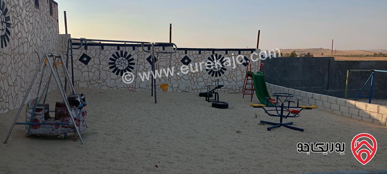 مزرعة مساحة الأرض 3400م والبناء 120م للبيع في المفرق 