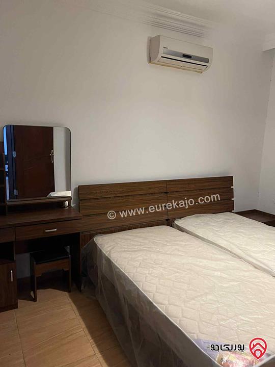 شقة طابق رابع مع روف مساحة 220م للبيع في عمان - ام السماق من المالك