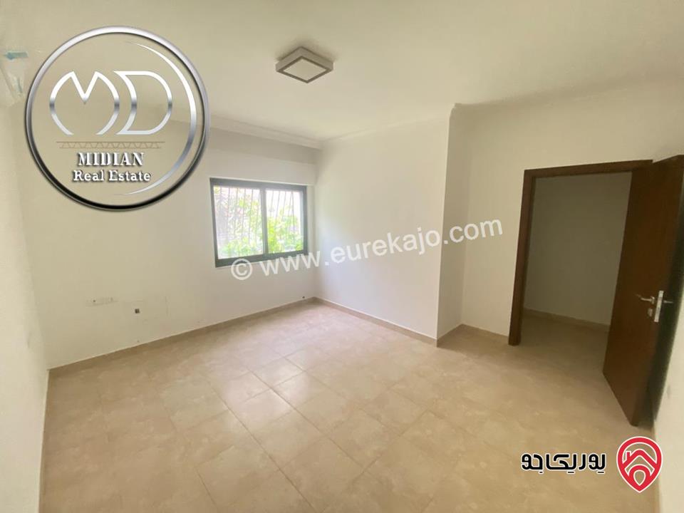 شقة ارضية فارغة للايجار في عمان - ام اذينة مساحة 150م مع ترس و حديقة 200م تشطيبات و ديكورات سوبر ديلوكس