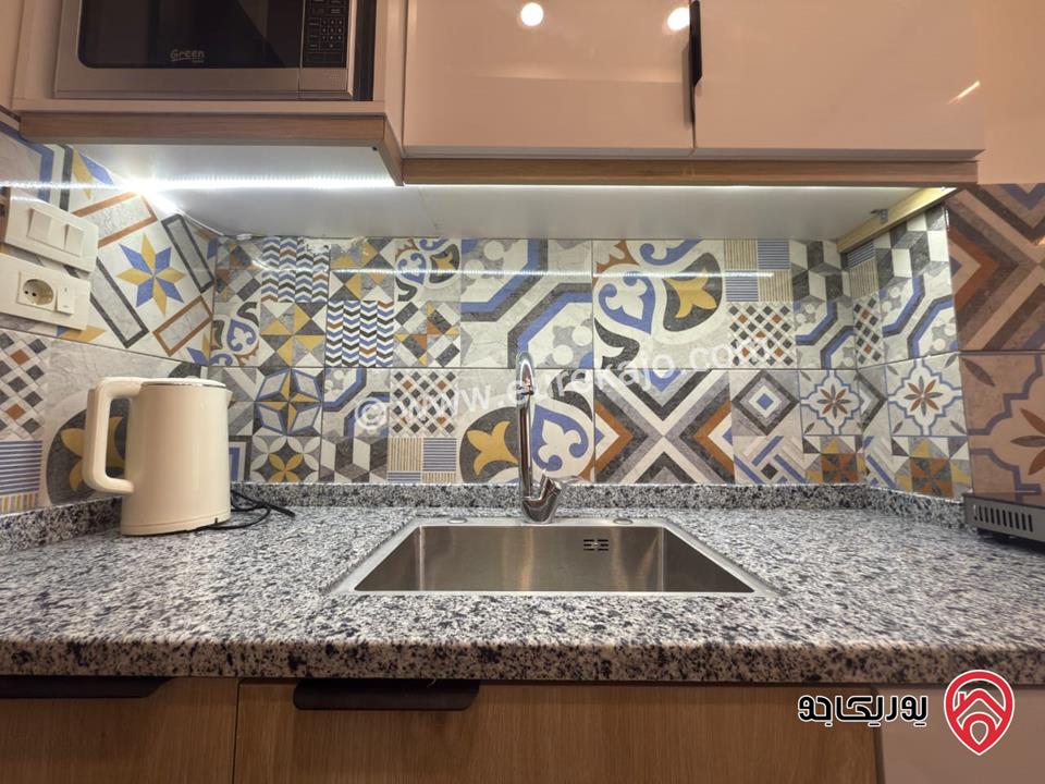 شقة استثمارية 126م فيها 4 استديوهات بحمام و مطبخ لكل استديو للبيع في عمان - الجبيهة جانب الجامعة الاردنية  