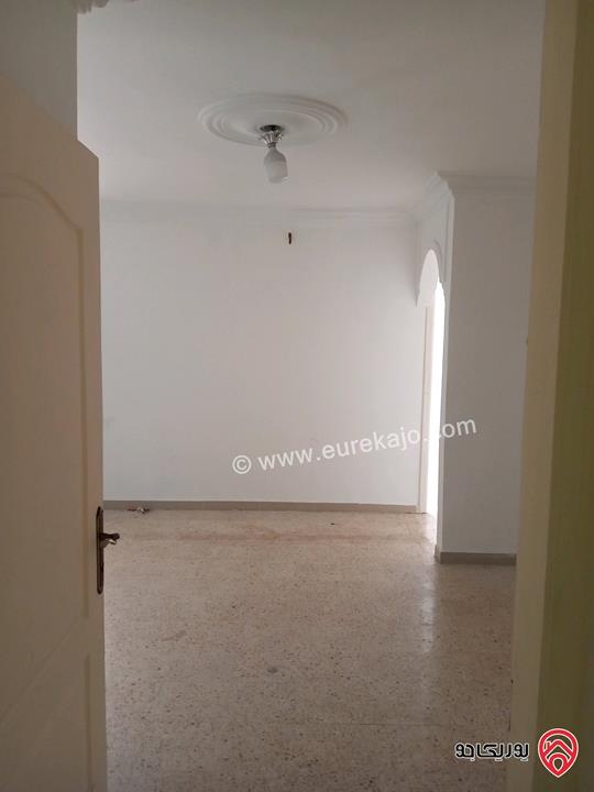 شقة طابق أول مساحة 140م للبيع في اربد غرب مسجد علياء التل