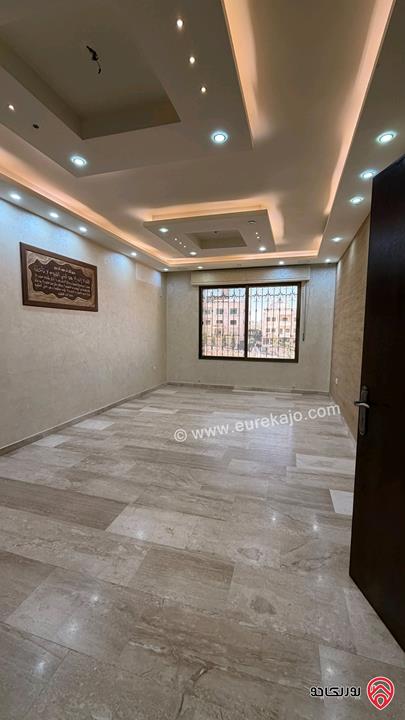 شقة طابق ثالث مساحة 235م للبيع في عمان - الجبيهة