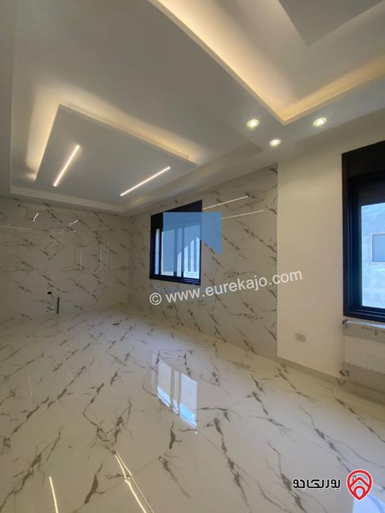 شقة أرضية فاخرة للبيع في عمان - خلدا قرب إشارة البنك العربي ومركز زها 220م مع ترس 50م لم تسكن