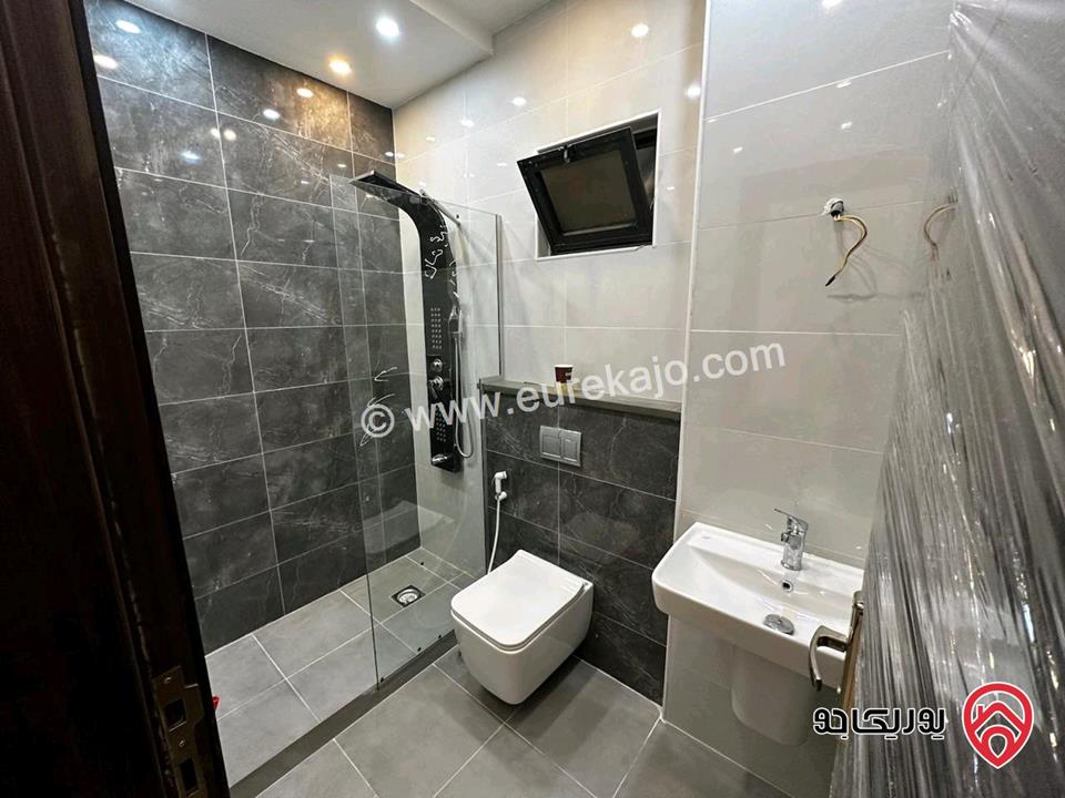 شقة طابق ثالث مساحة 150م مع روف 50م و تراس 50م للبيع في عمان - البيادر