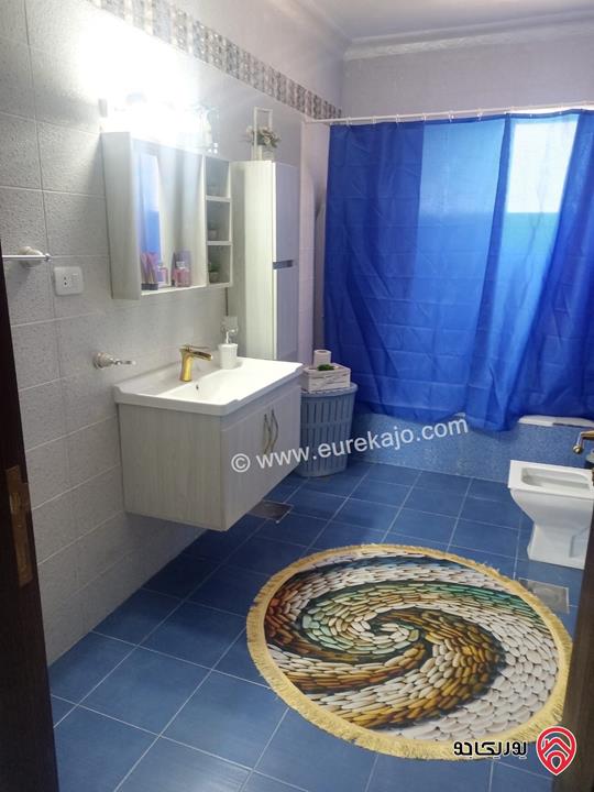 فيلا طابقين على أرض 1360م للبيع في اربد - ايدون