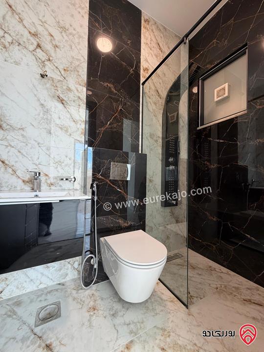 شقة سوبر ديلوكس طابق ثالث مع روف مساحة 229م داخلي و 120م خارجي للبيع في عمان - حي الصحابة  