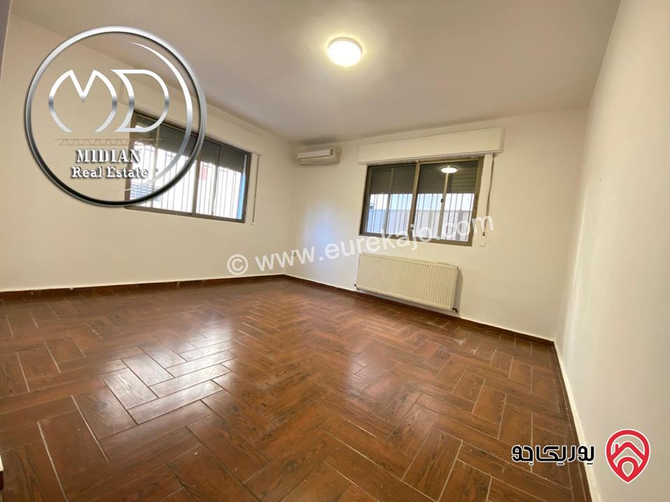 شقة ارضية للبيع في عمان - خلدا مساحة 185م مع ترس و حديقة 120م تشطيبات سوبر ديلوكس بسعر مميز جداً