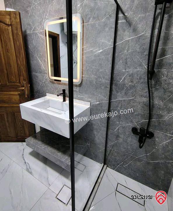 شقة فارغة مساحة 180م داخلي و 120م خارجي للايجار في عمان - دير غبار