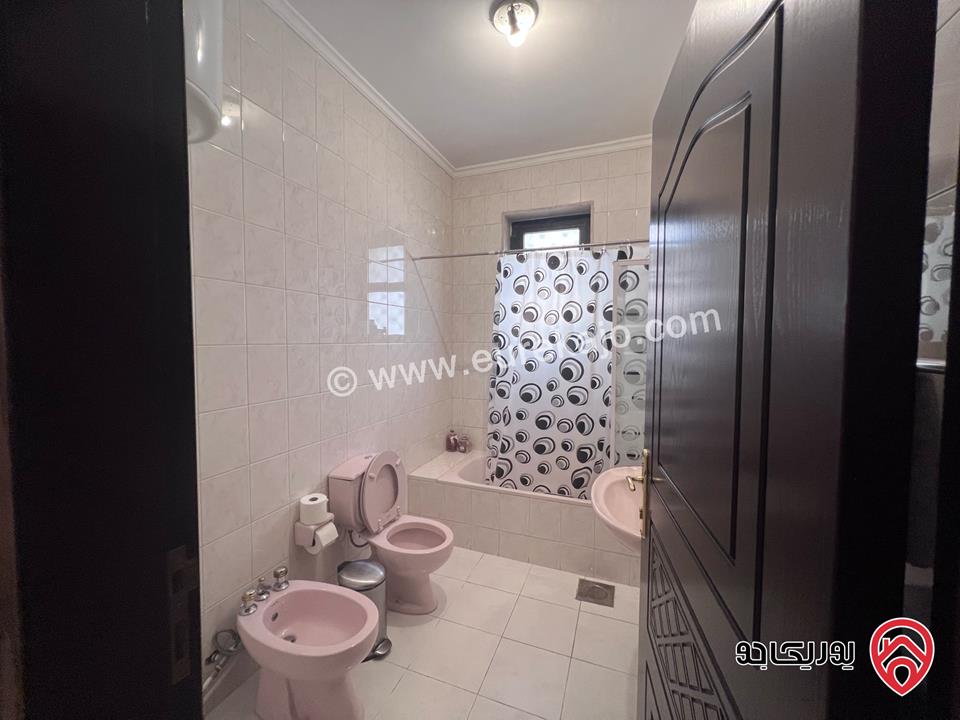 شقة مساحة 305م طابق ثاني للبيع في عمان - الرابية