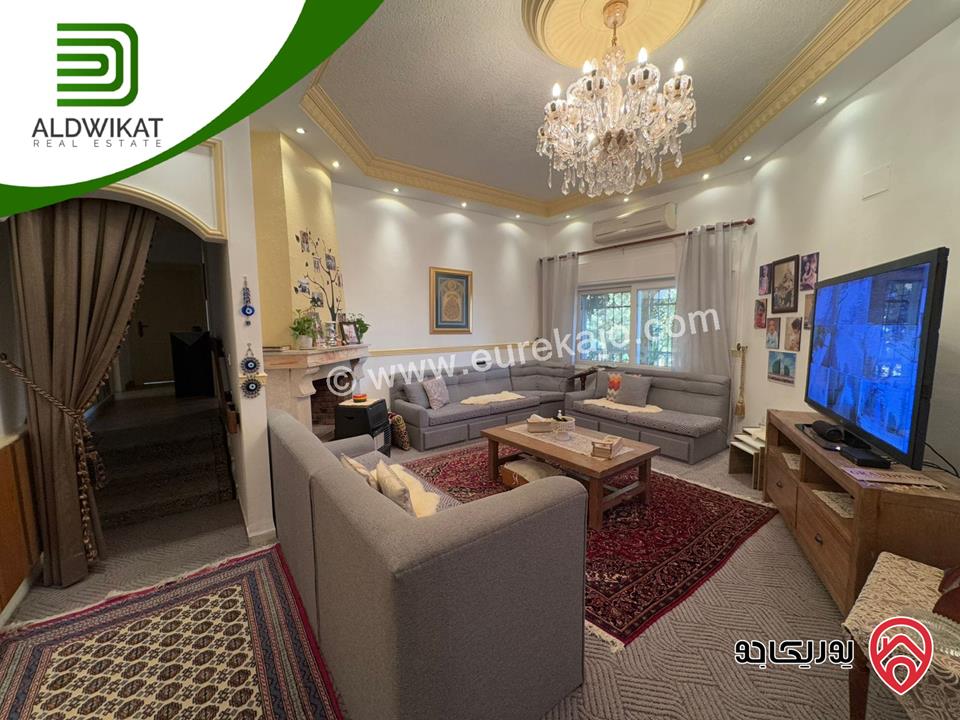 فيلا مساحة الارض 760م ومساحة البناء 800م ومساحة الحديقة 400م للبيع في عمان - الجبيهة/ خلف الجامعة الاردنية