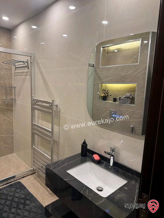 شقة طابق ثاني مساحة 215م للبيع في عمان - الرابية