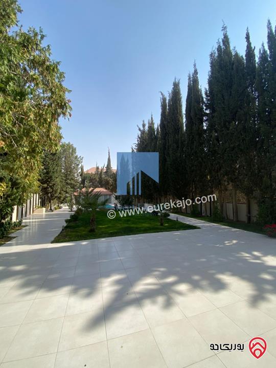 فيلا مستقلة فاخرة مساحة 700م على ارض 1 دونم و 350م للبيع في عمان - أم السماق الشمالي قرب التلاوي وخلف السنترو 