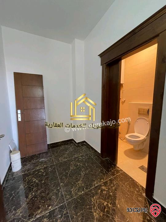 شقة جديدة لم تسكن مساحة 190م طابق أرضي معلق للايجار في عمان - دابوق 