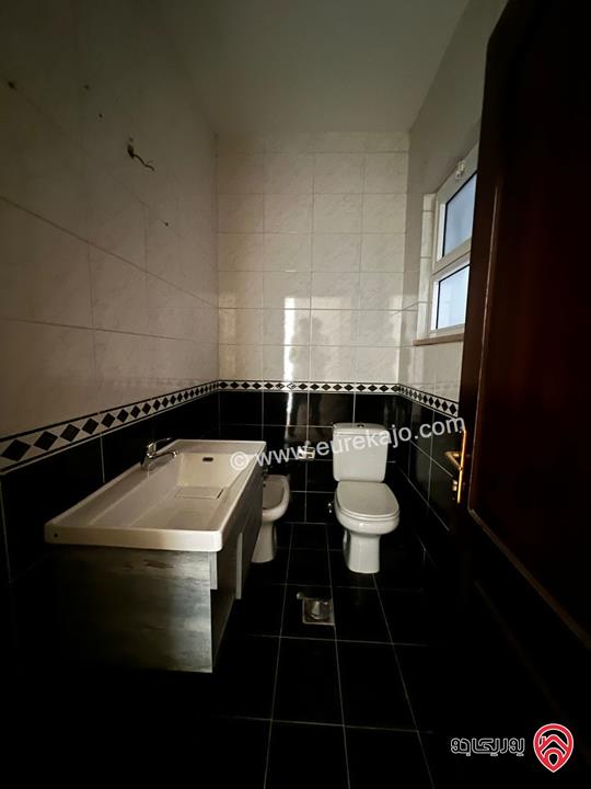 شقة مشمسة طابق ثاني مساحة 200م للايجار في عمان - الرابية